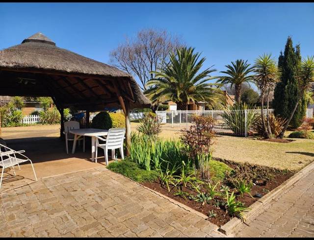 3 BEDROOM TOWNHOUSE FOR SALE IN VANDERBIJLPARK SW 5